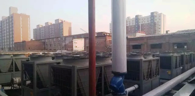 石家莊80000平米小區(qū)空氣源熱泵集中供暖案例實拍 石家莊80000平米小區(qū)空氣源熱泵集中供暖案例實拍